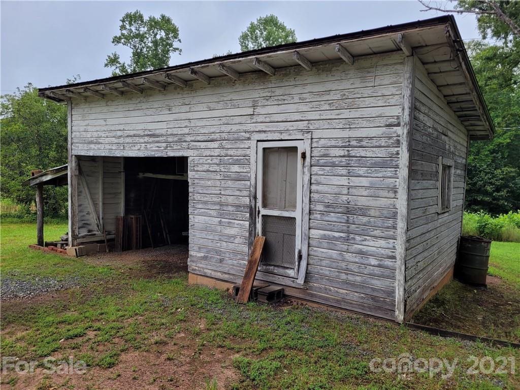 511 Flynn Road Rutherfordton, NC 28139 - Photo 26 of 32 a front view of a house with a yard