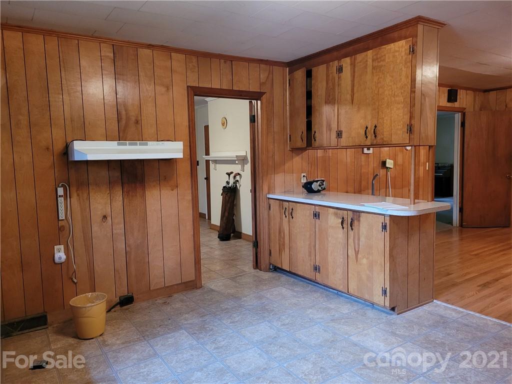 511 Flynn Road Rutherfordton, NC 28139 - Photo 9 of 32 a view of a hallway with closet area