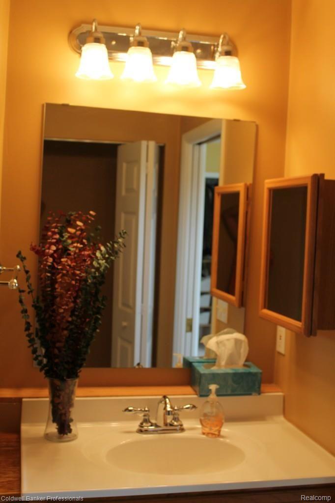 43677 Applewood Road Canton, MI 48188 - Photo 18 of 48 IMG_1976.jpg
