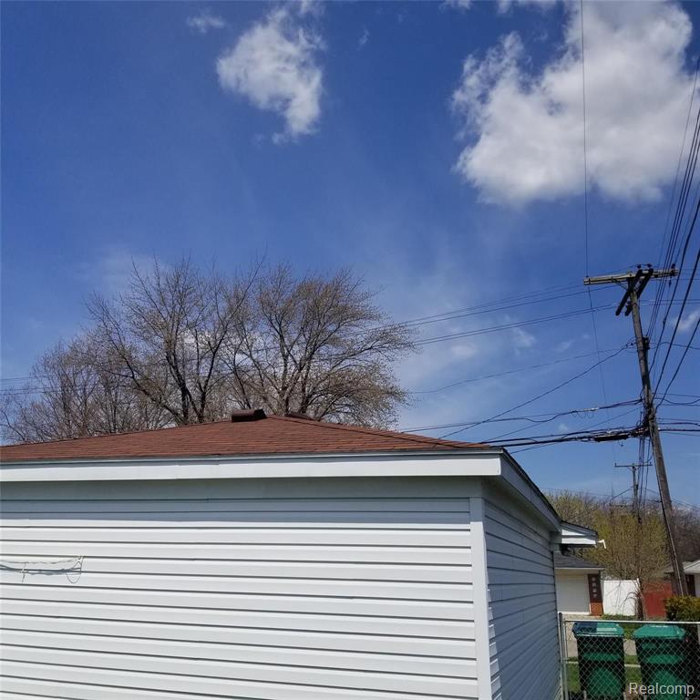 24704 Ridgecroft Avenue Eastpointe, MI 48021 - Photo 8 of 48