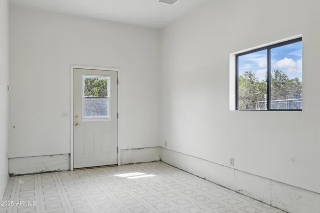 a view of a house with backyard and trees