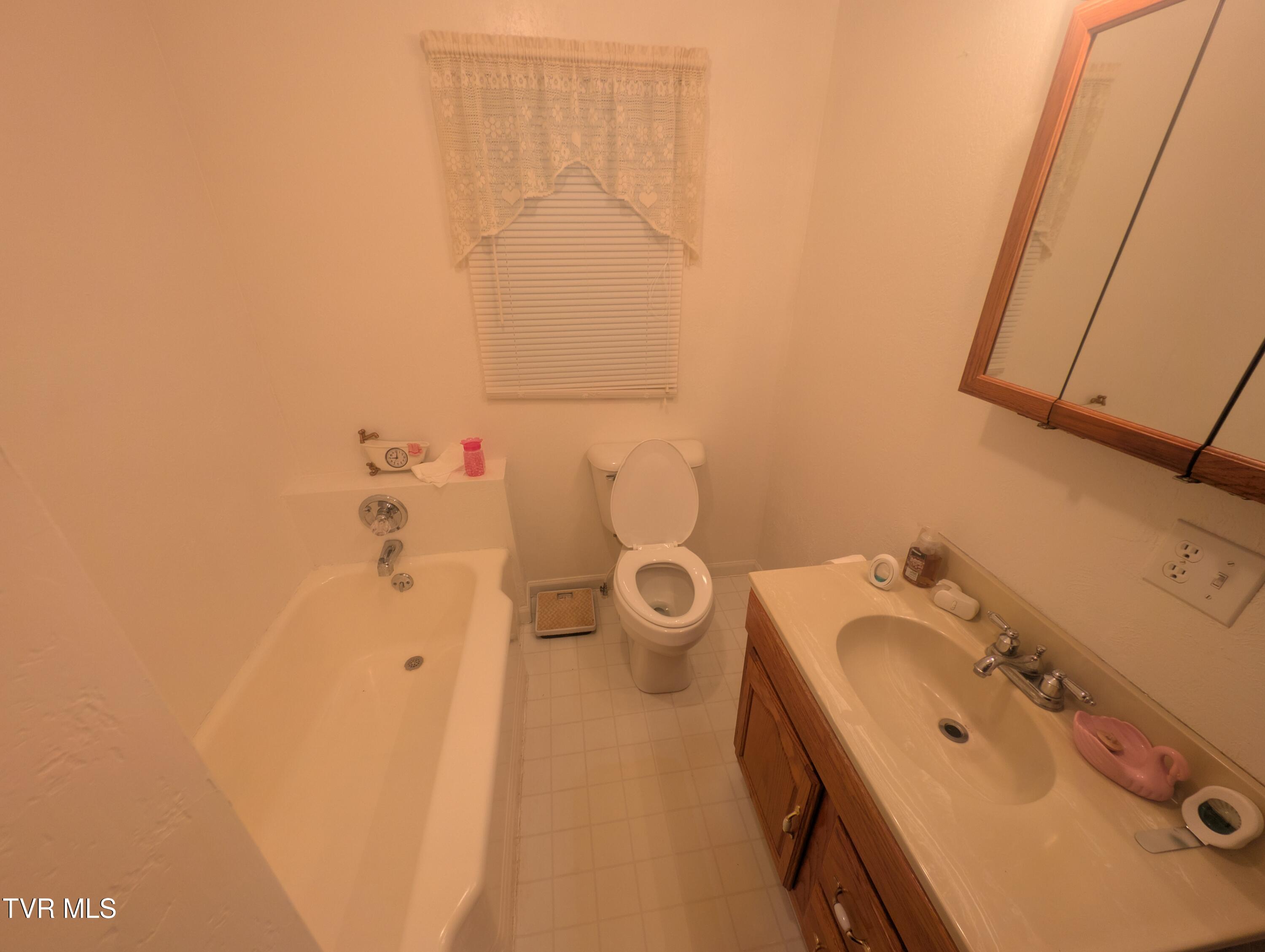 9912 Sandlick Road Bee, VA 24217 - Photo 19 of 26 PXL_20260521_224754403