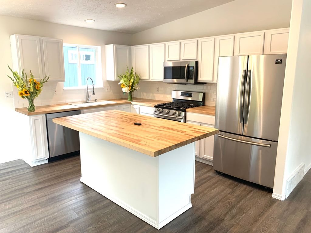 909 South Oberlin Road Spokane Valley, WA 99206 - Photo 2 of 18