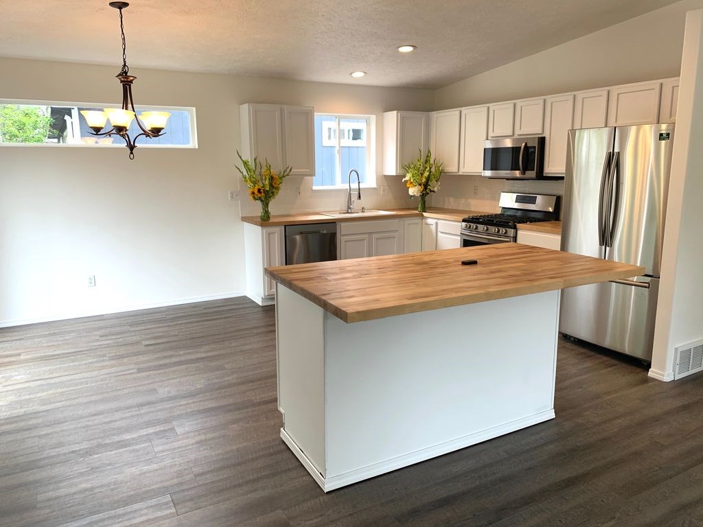 909 South Oberlin Road Spokane Valley, WA 99206 - Photo 4 of 18