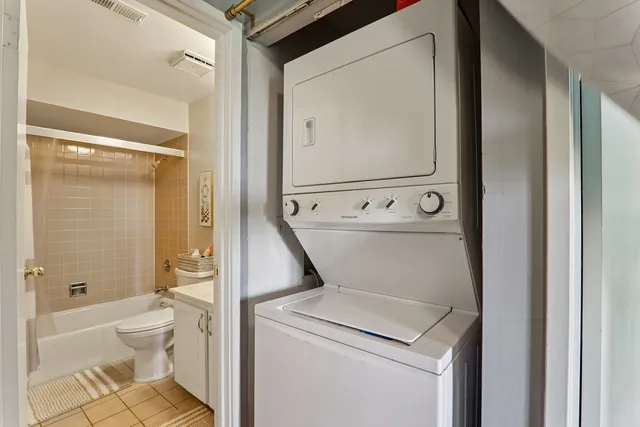 $240,000 | 801 79th Street, Unit 405, Darien, IL 60561