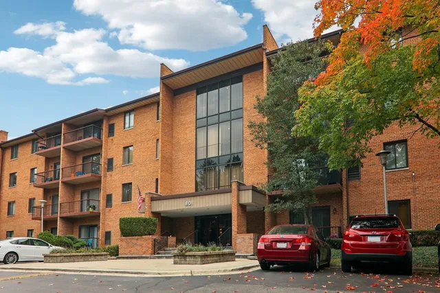 $240,000 | 801 79th Street, Unit 405, Darien, IL 60561
