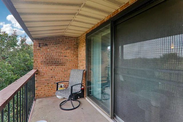 $240,000 | 801 79th Street, Unit 405, Darien, IL 60561