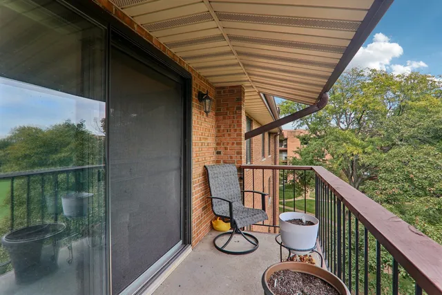 $240,000 | 801 79th Street, Unit 405, Darien, IL 60561
