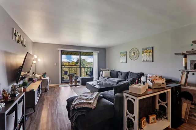 $240,000 | 801 79th Street, Unit 405, Darien, IL 60561