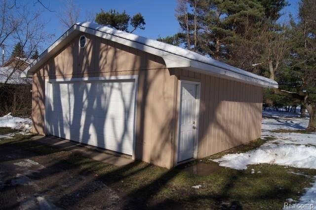 1757 Imlay City Road Lapeer, MI 48446 - Photo 17 of 20 DSC06890.JPG