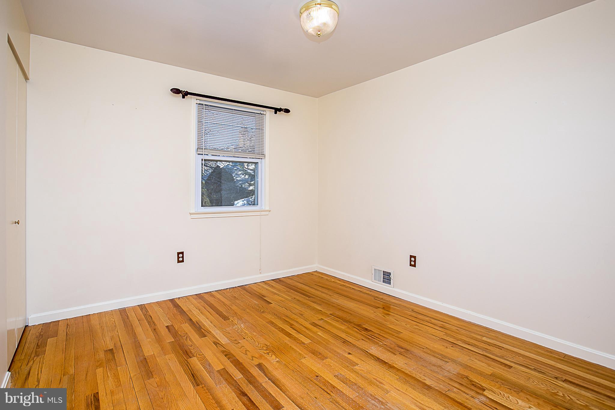 6210 Roblynn Road Laurel, MD 20707 - Photo 15 of 29 2nd Bedroom