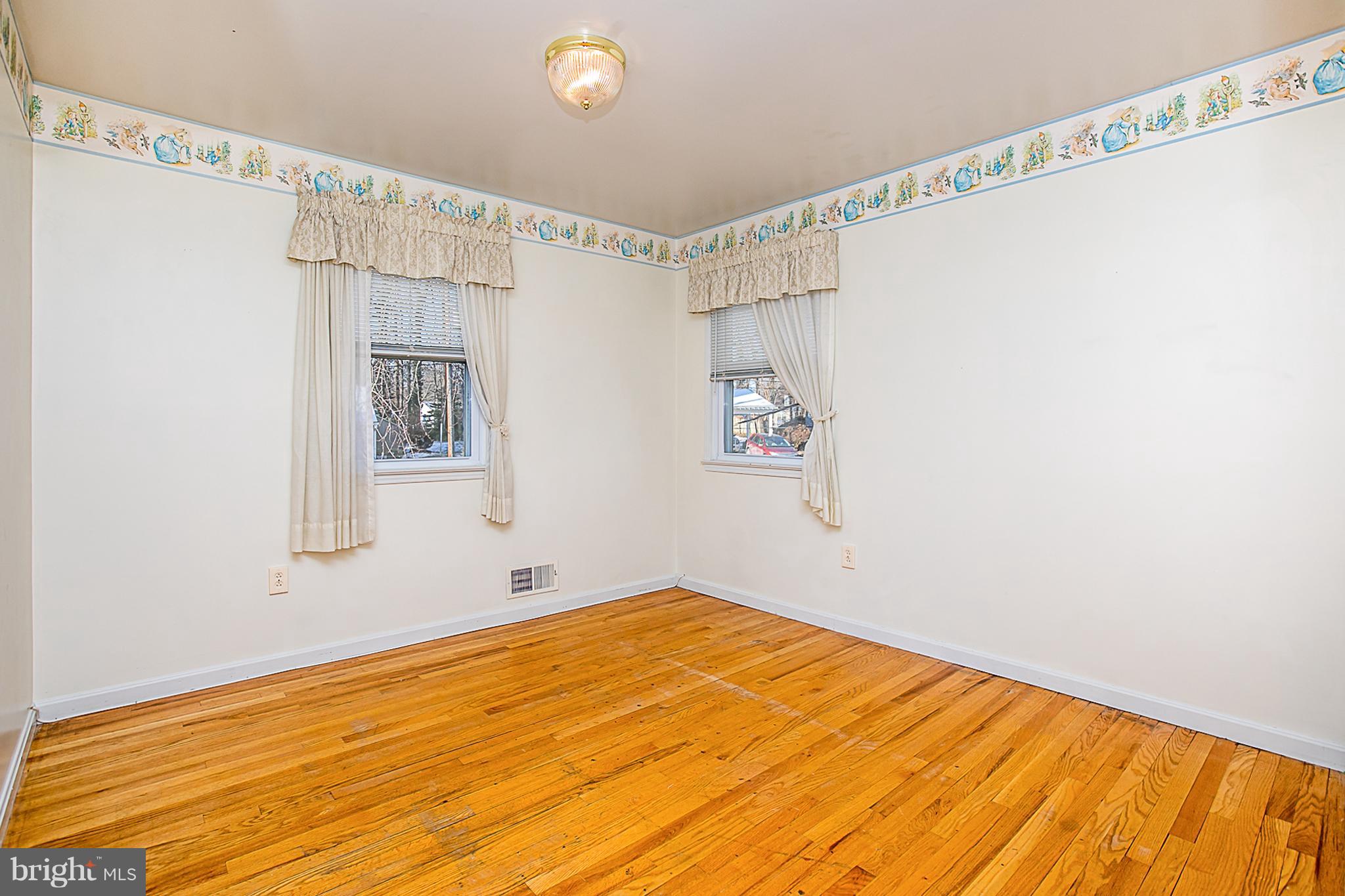 6210 Roblynn Road Laurel, MD 20707 - Photo 17 of 29 3rd Bedroom