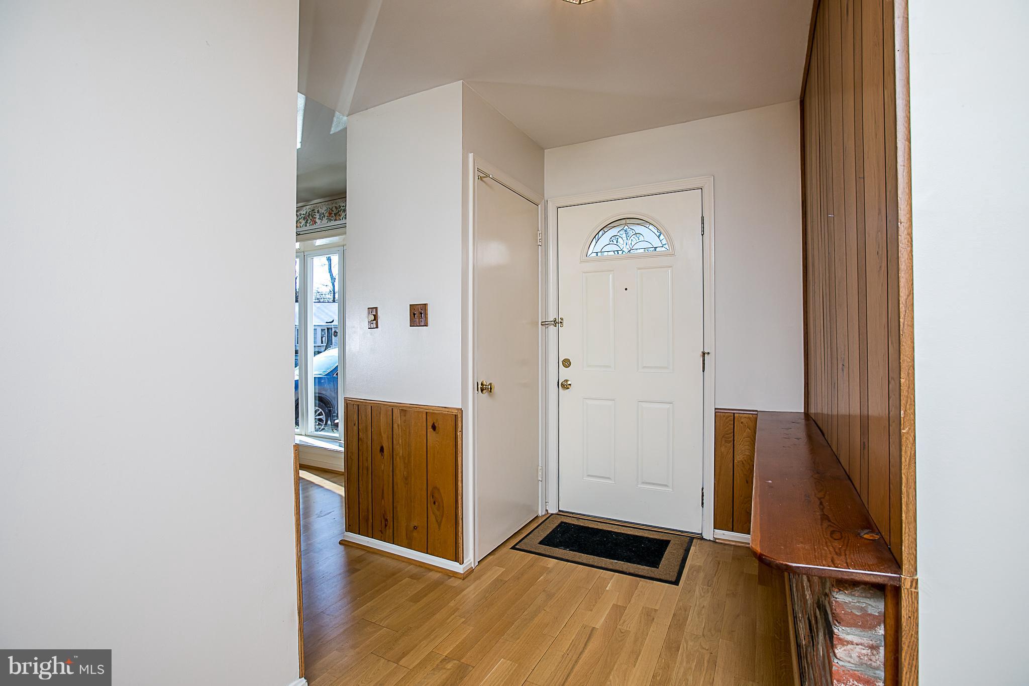 6210 Roblynn Road Laurel, MD 20707 - Photo 3 of 29 Foyer