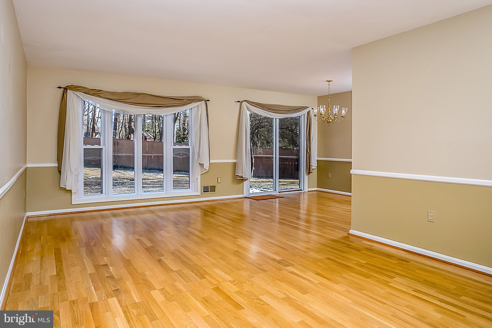 6210 Roblynn Road Laurel, MD 20707 - Photo 4 of 29 Living Room