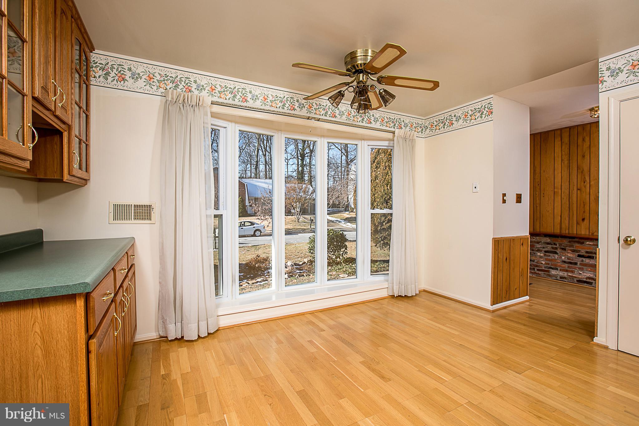 6210 Roblynn Road Laurel, MD 20707 - Photo 7 of 29 Eat-in Kitchen