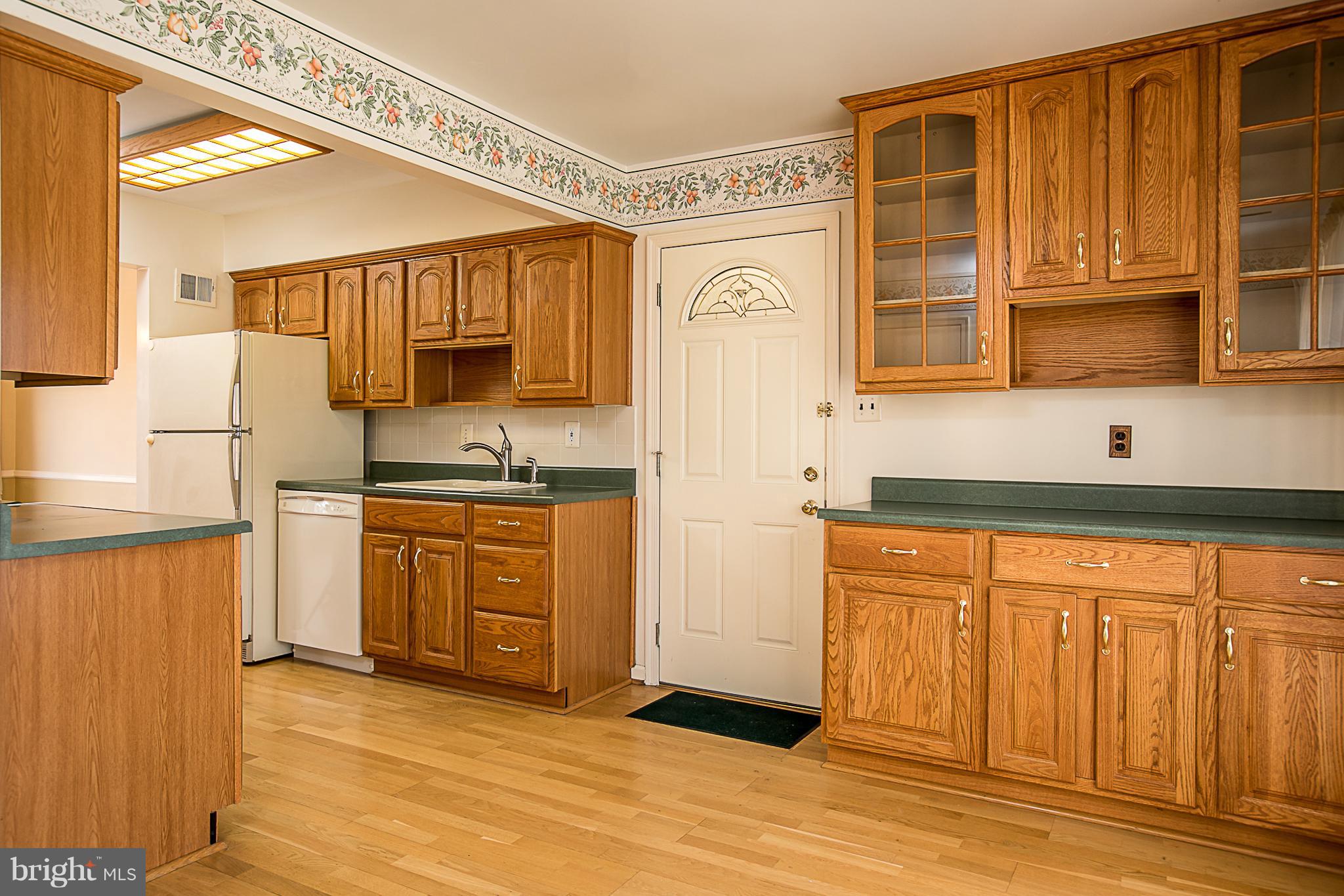 6210 Roblynn Road Laurel, MD 20707 - Photo 8 of 29 Kitchen