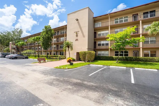 $1,875 | 13255 Southwest 9th Court, Unit 314G, Pembroke Pines, FL 33027