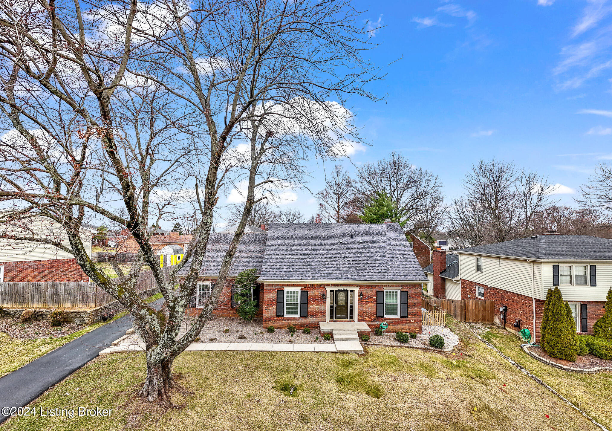 7210 Edcoe Road Louisville, KY 40228 - Photo 5 of 61 DJI_20240212152450_0037_D