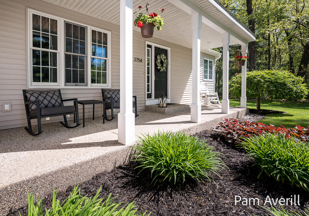 3754 MacArthur Road Muskegon, MI 49442 - Photo 5 of 73 3754MacArthurSt-5LoRes