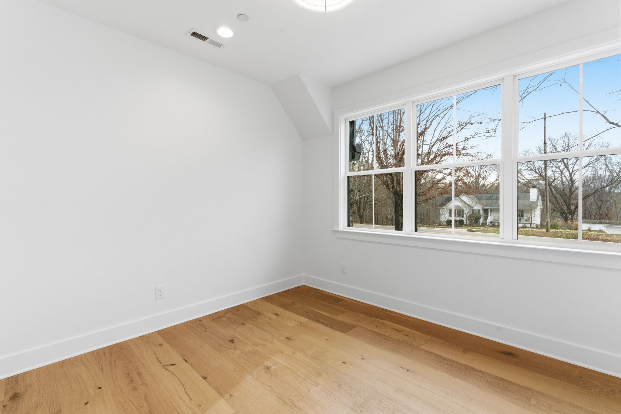 478 Mt Pleasant Road Kingston Springs, TN 37082 - Photo 35 of 59 an empty room with a window