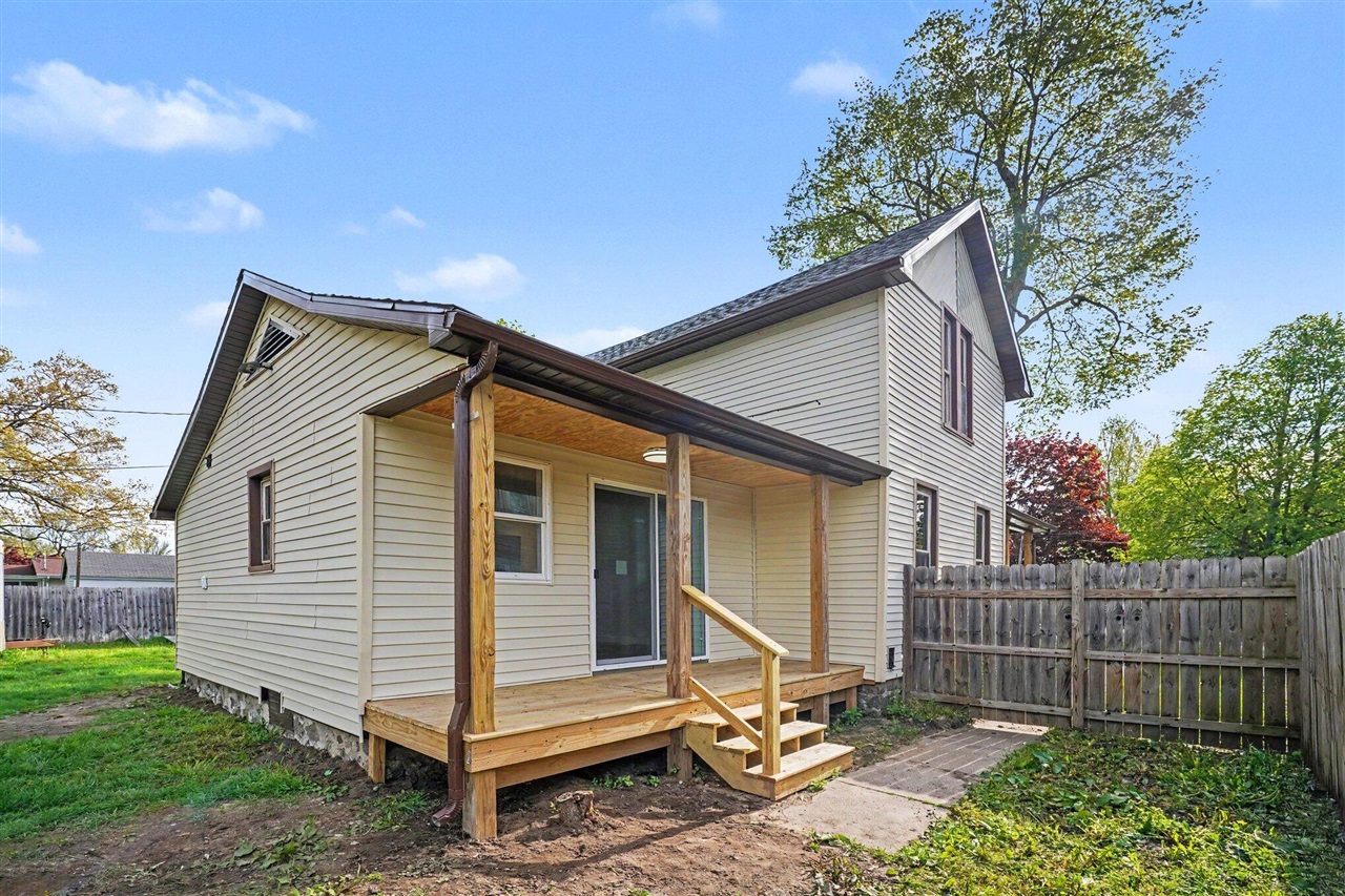 112 North Andrews Street Three Rivers, MI 49093 - Photo 3 of 19