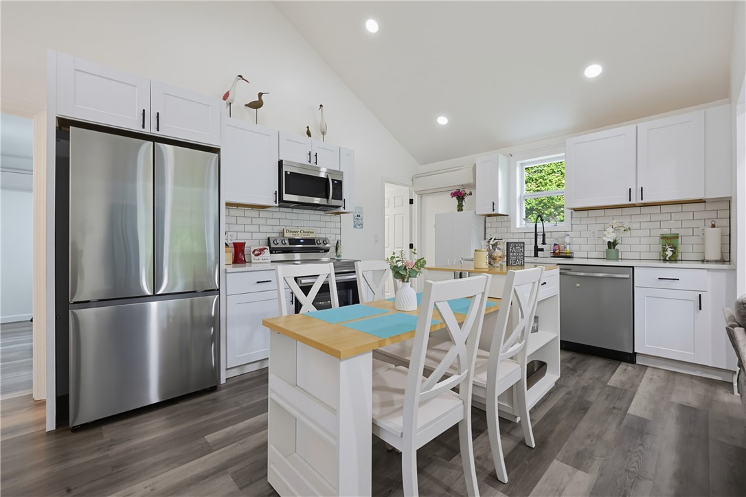 1703 Crandall Road Tiverton, RI 02878 - Photo 6 of 19