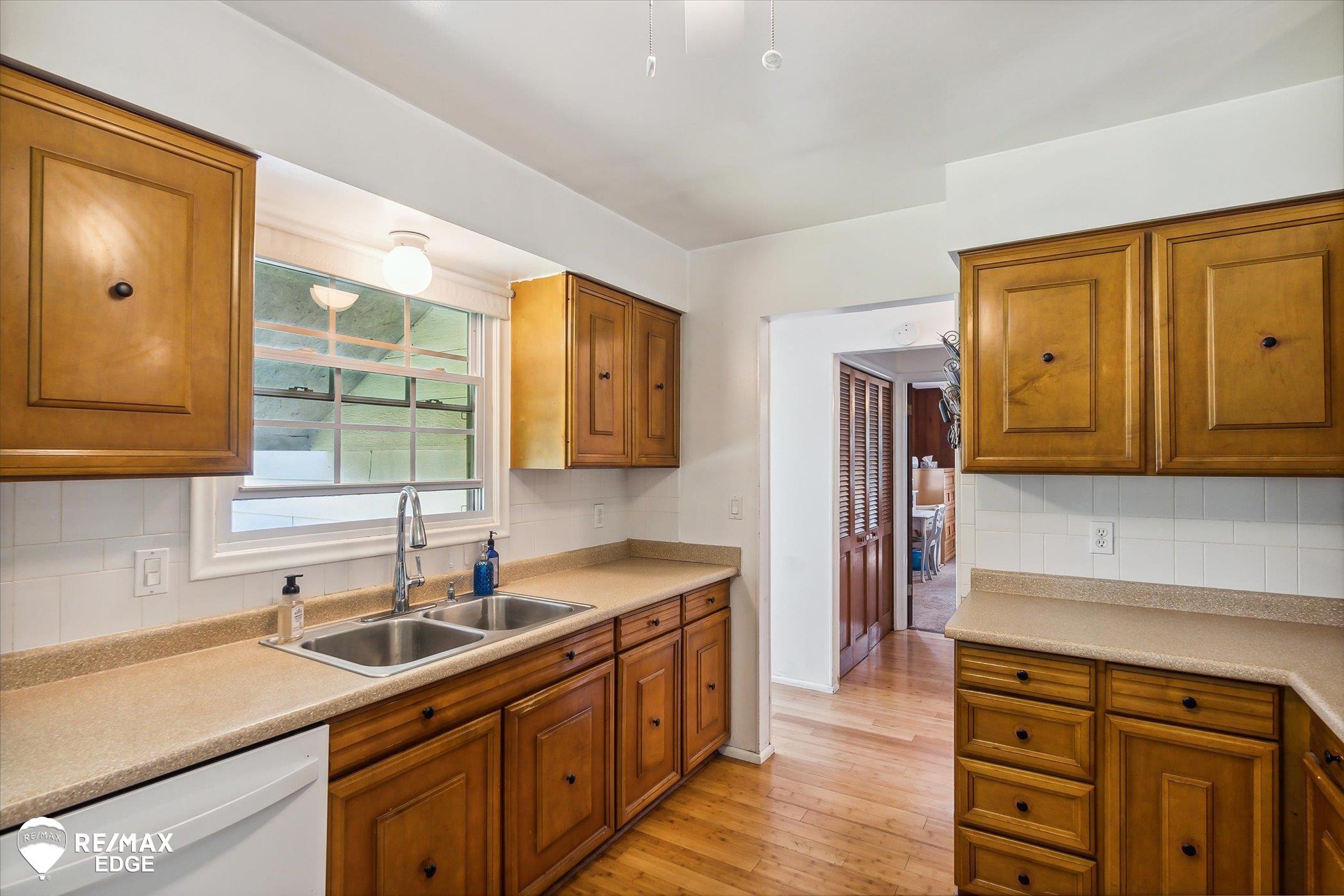 2504 North Seymour Road Flushing, MI 48433 - Photo 9 of 37 50120399-9.JPG