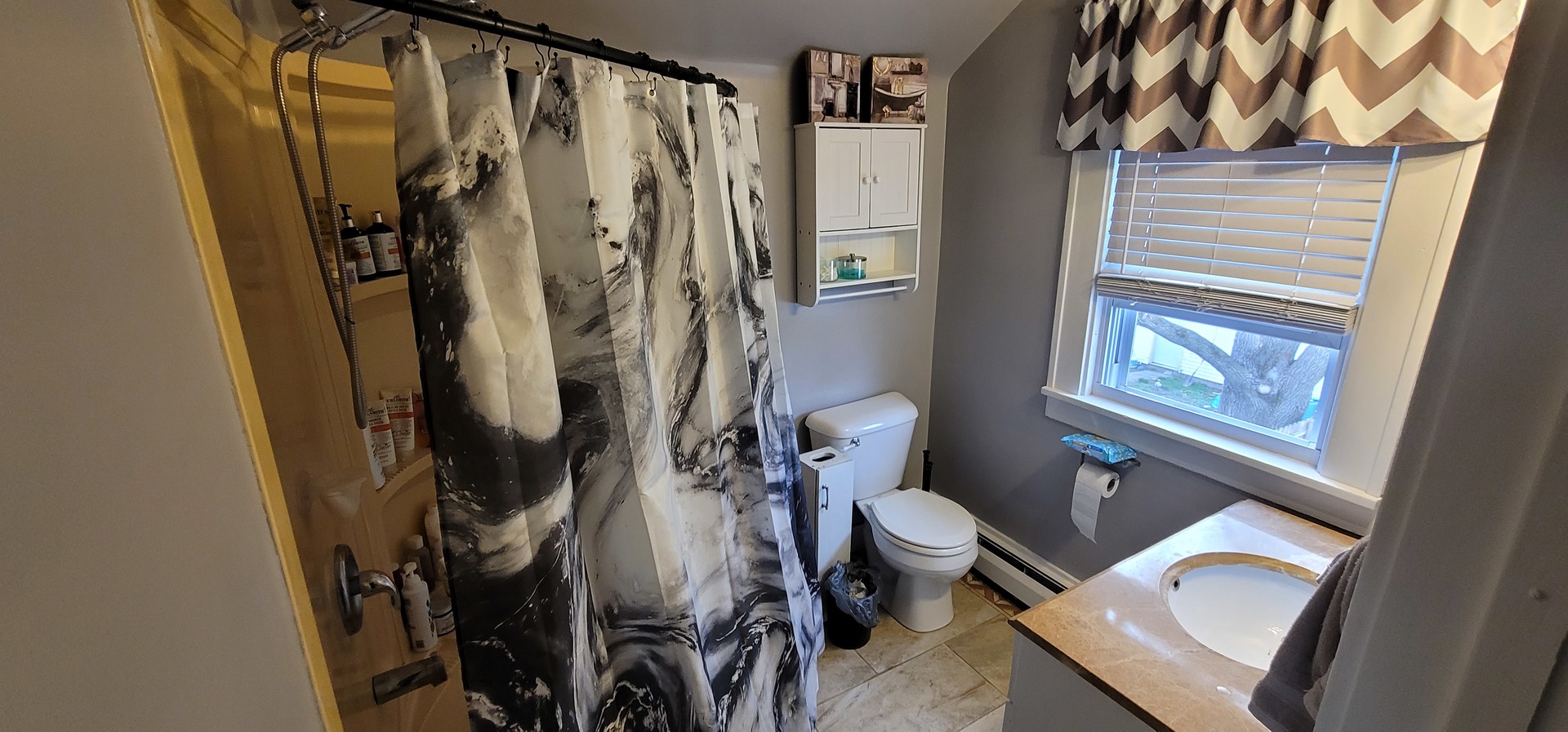 709 Ave C Sterling, IL 61081 - Photo 10 of 16 a bathroom with a toilet and a shower
