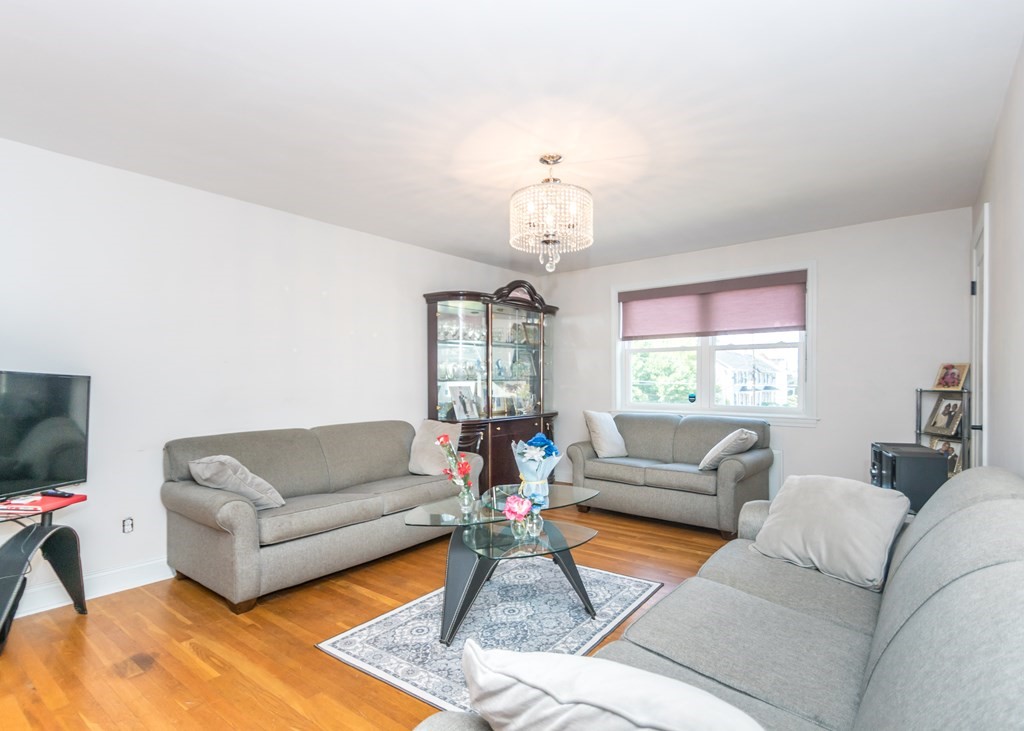 3 Amory Road, Unit 2 Waltham, MA 02453 - Photo 5 of 18 Gallery Image 5