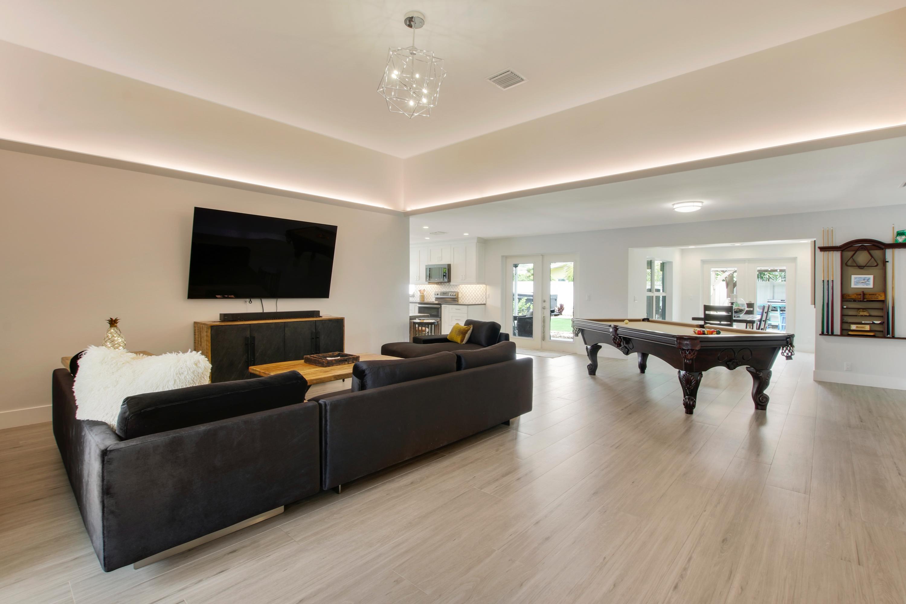 1150 Singer Drive Riviera Beach, FL 33404 - Photo 5 of 20 a living room with furniture and a flat screen tv