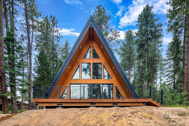 $725,000 | 7 Moonglow Circle, Garden Valley, ID 83622