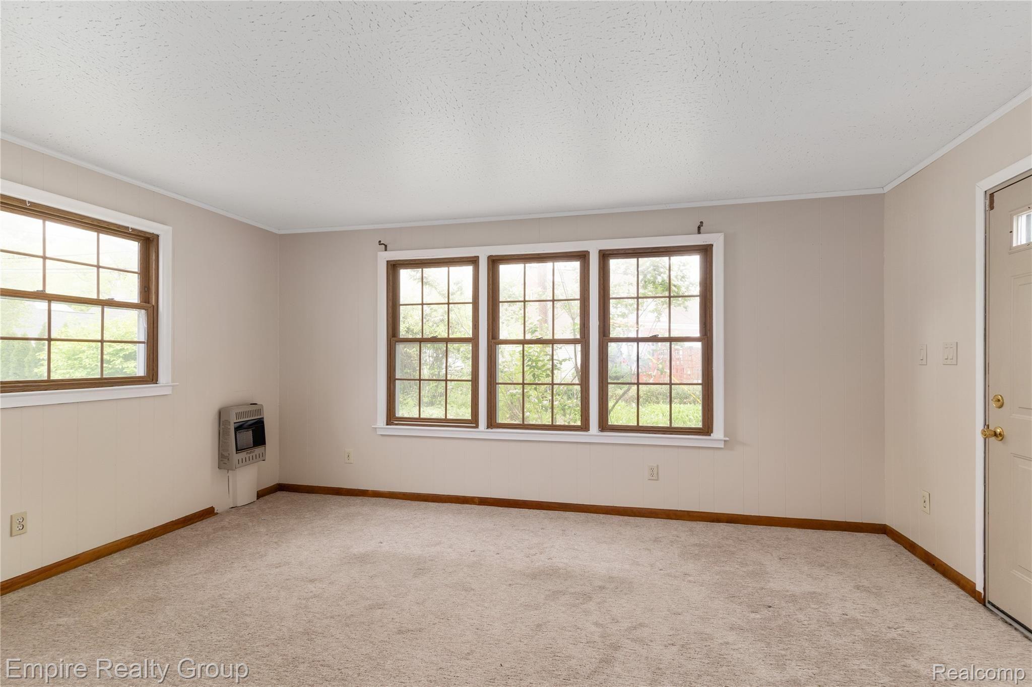 3316 Eastham Road Dearborn, MI 48120 - Photo 11 of 25 DSC00370.jpg