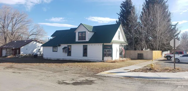 $319,000 | 214 West Pine Street, Mackay, ID 83251