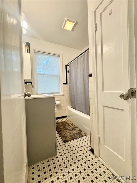 7300 Vernon Road Henrico, VA 23228 - Photo 16 of 20 Bathroom with tile patterned floors, shower / bath