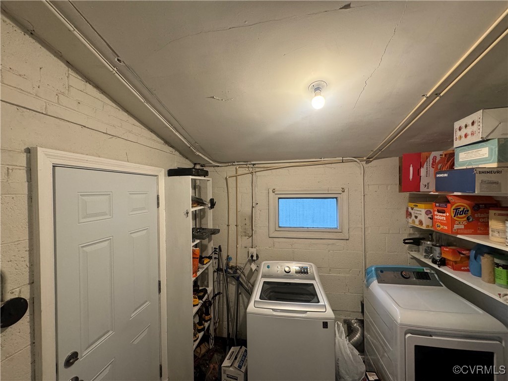7300 Vernon Road Henrico, VA 23228 - Photo 17 of 20 Laundry room featuring independent washer and drye