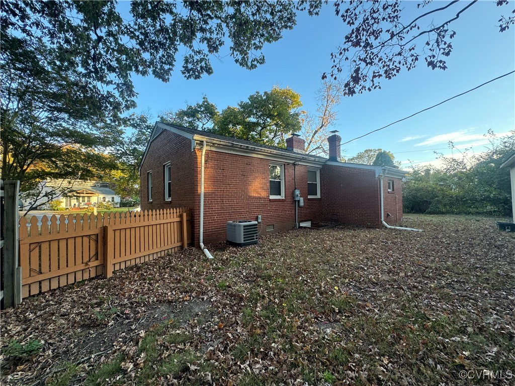7300 Vernon Road Henrico, VA 23228 - Photo 18 of 20 View of side of home with central air condition un