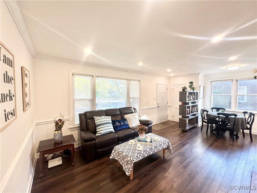 7300 Vernon Road Henrico, VA 23228 - Photo 5 of 20 Living room with a healthy amount of sunlight, orn