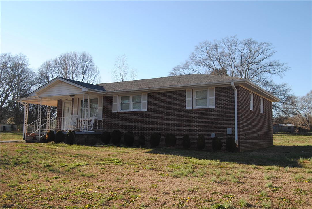 222 Thompson Street Starr, SC 29684 - Photo 8 of 19