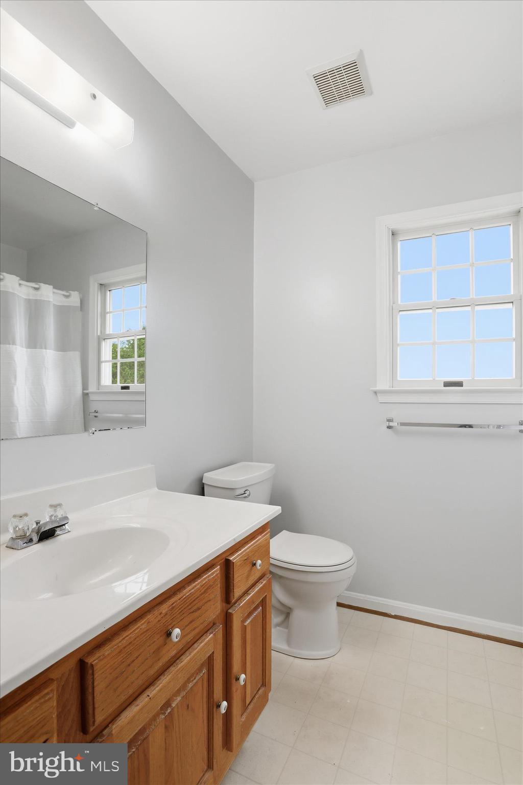 2700 Poffenberger Road Middletown, MD 21769 - Photo 23 of 46 Upper Level Full Bathroom