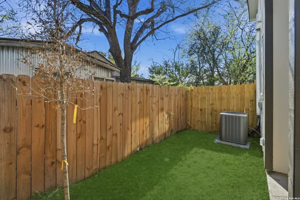 $1,950 | 458 Blue Bonnet Street, San Antonio, TX 78202