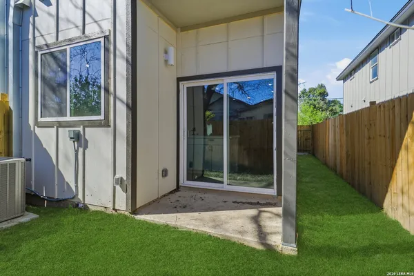 $1,950 | 458 Blue Bonnet Street, San Antonio, TX 78202