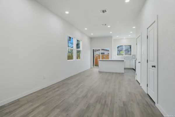 $1,950 | 458 Blue Bonnet Street, San Antonio, TX 78202