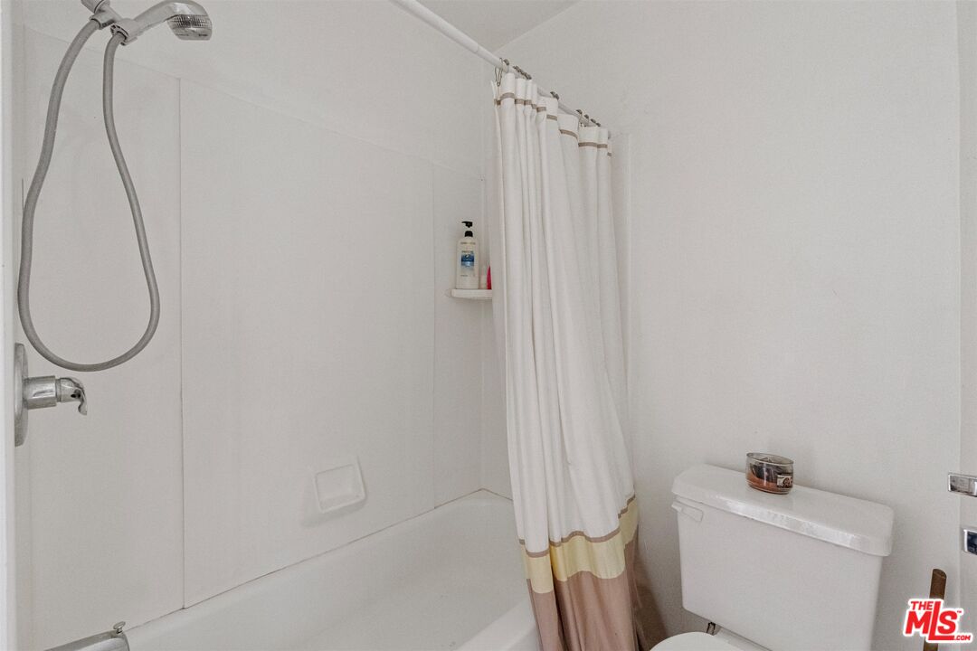 11317 Santol Drive Sylmar, CA 91342 - Photo 12 of 15