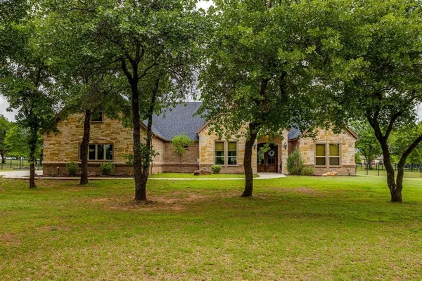 a view of a house with a big yard