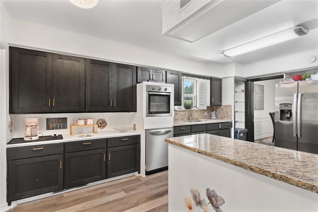 5100 Murphy Road Sachse, TX 75048 - Photo 9 of 40 Kitchen