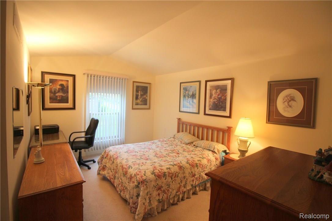 240 Pine Tree Ridge, Unit 3 Waterford, MI 48327 - Photo 14 of 35 Master Bedroom 1.JPG