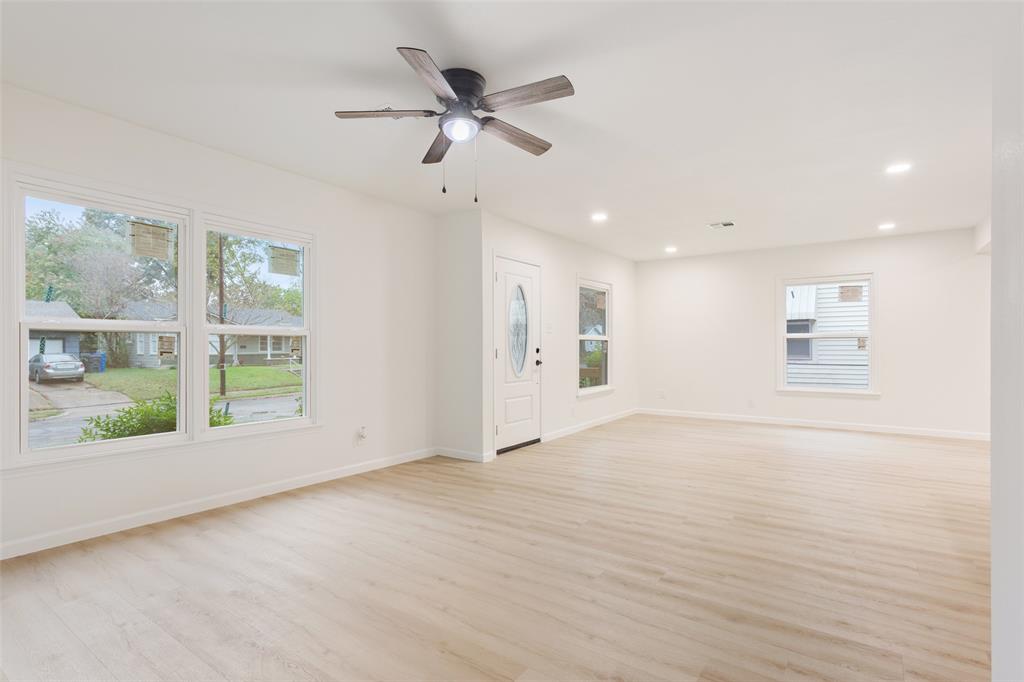 1029 North 45th Street Waco, TX 76710 - Photo 31 of 35 a view of an empty room with a window