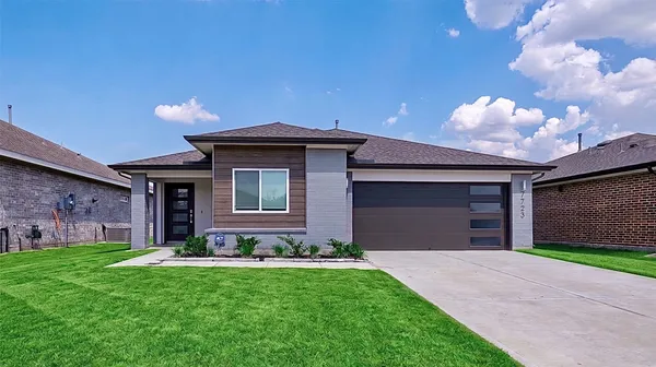 $2,200 | 7723 Brushwood Drive, Rosharon, TX 77583