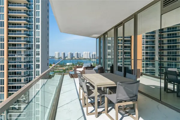 $15,500 | 18975 Collins Avenue, Unit 1104, Sunny Isles Beach, FL 33160