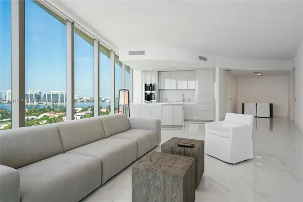 $15,500 | 18975 Collins Avenue, Unit 1104, Sunny Isles Beach, FL 33160